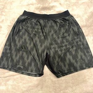 City knit Adidas aeroready shorts - large